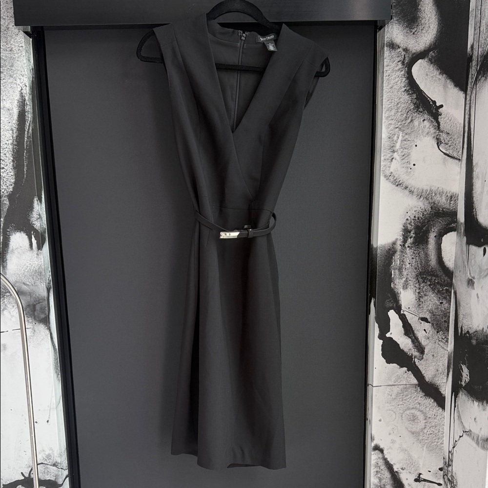 Black House White Market V-Neck Sheath Sleeveless Dress
